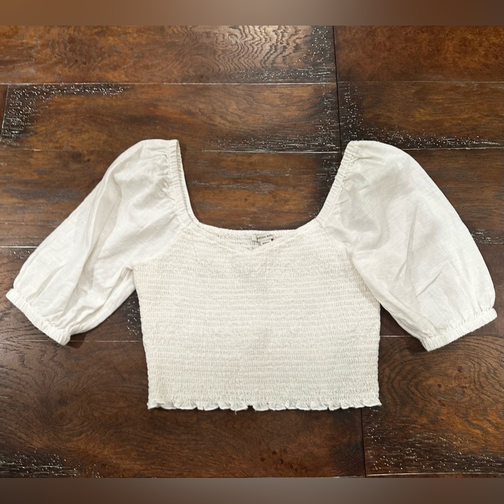 American Eagle Smocked Puffed Sleeve Crop Top